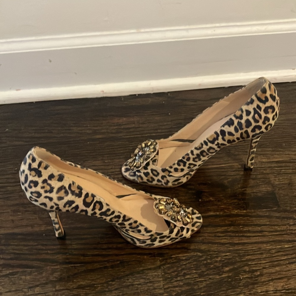 EUC MANOLO BLAHNIK ANIMAL PRINT HEELS SZ 7.5/37.5 - Picture 3 of 6